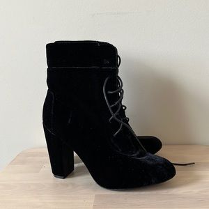 Yoki velvet lace up boot heels/ black/ size 10
